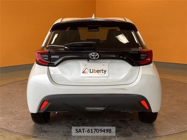 Toyota YARIS 2024-09 6915949-10
