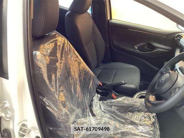 Toyota YARIS 2024-09 6915949-19