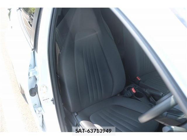 Toyota YARIS 2025-07 6915960-13