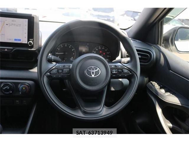 Toyota YARIS 2025-07 6915960-15