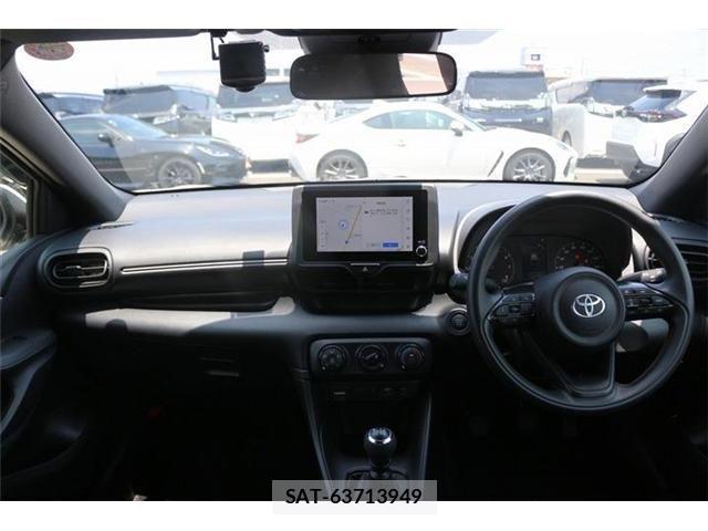 Toyota YARIS 2025-07 6915960-16