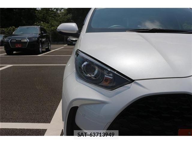 Toyota YARIS 2025-07 6915960-25