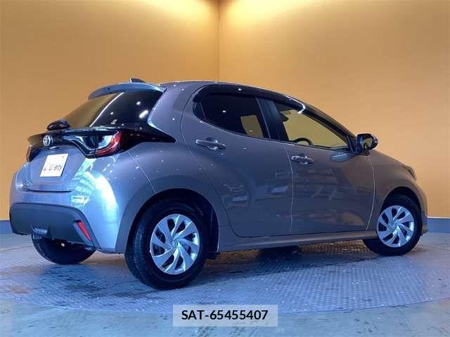 Toyota YARIS 2021-07 6915968-10