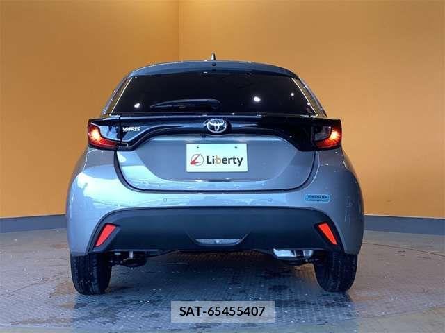 Toyota YARIS 2021-07 6915968-11