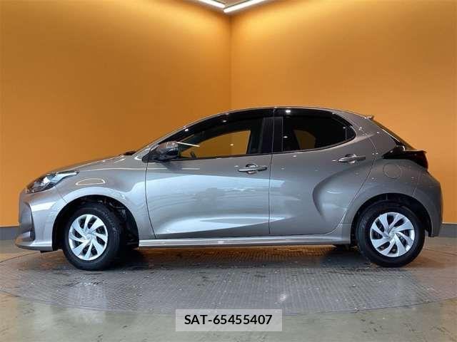 Toyota YARIS 2021-07 6915968-13