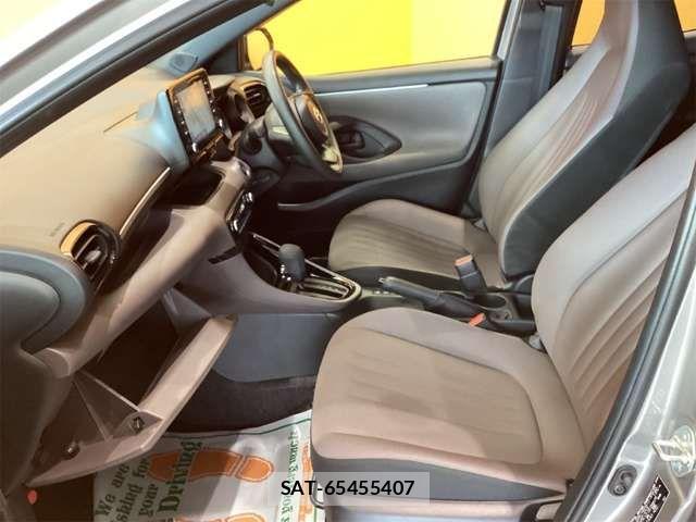Toyota YARIS 2021-07 6915968-16