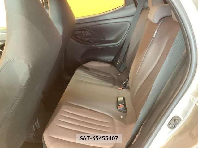 Toyota YARIS 2021-07 6915968-17