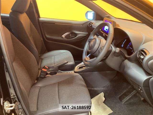 Toyota YARIS 2024-09 6915951-15