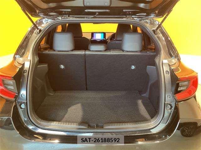 Toyota YARIS 2024-09 6915951-18