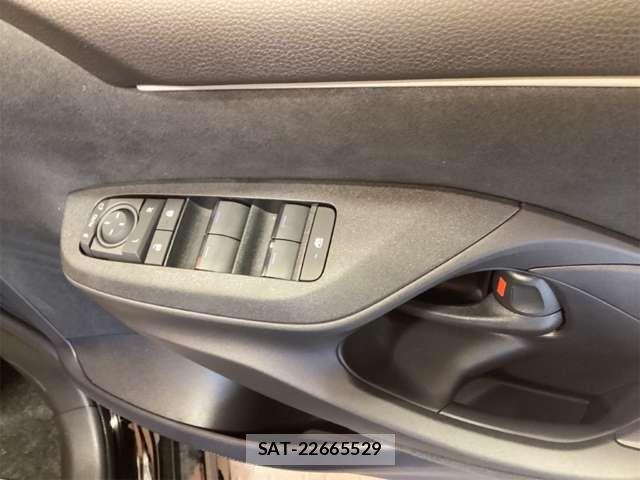 Toyota YARIS 2025-01 6915956-18