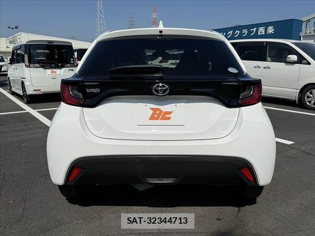 Toyota YARIS 2021-03 6999333-13