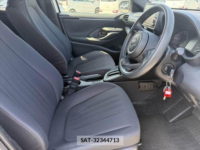 Toyota YARIS 2021-03 6999333-15