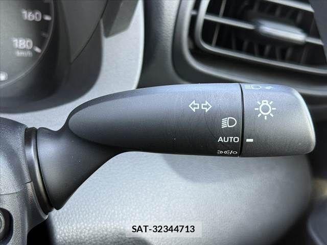 Toyota YARIS 2021-03 6999333-24