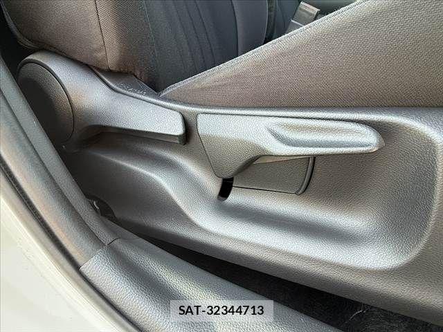 Toyota YARIS 2021-03 6999333-26