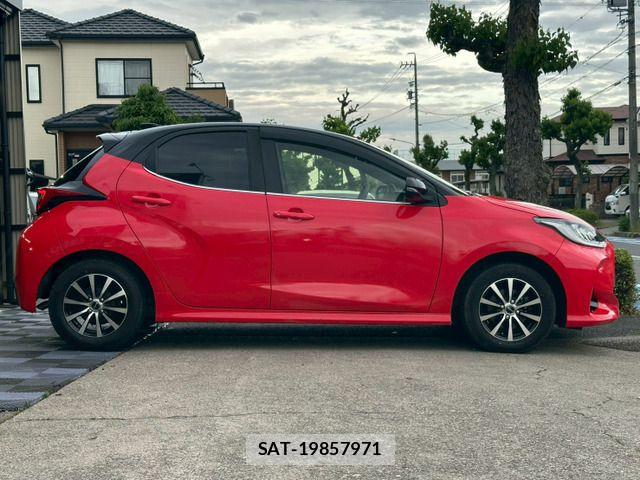 Toyota YARIS 2020-05 7021958-11