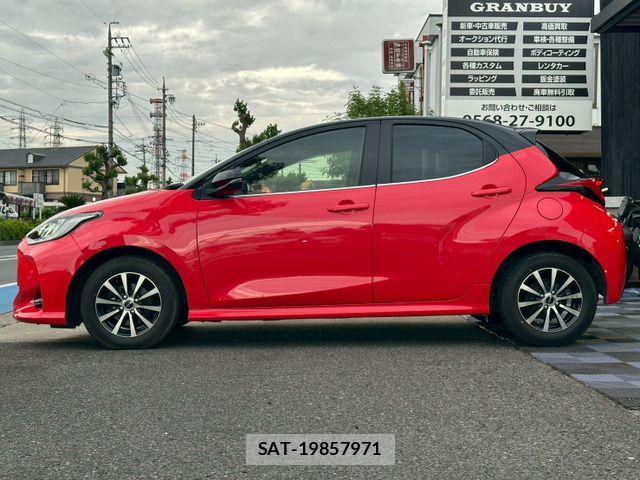 Toyota YARIS 2020-05 7021958-12