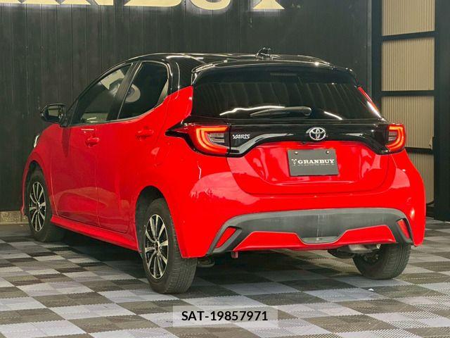Toyota YARIS 2020-05 7021958-13