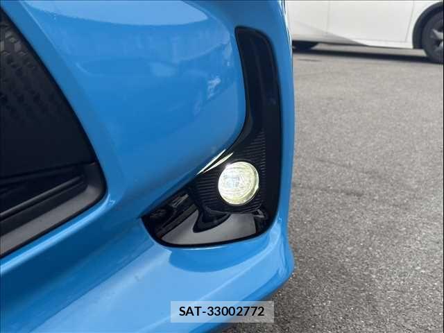Toyota YARIS 2020-04 7061537-12