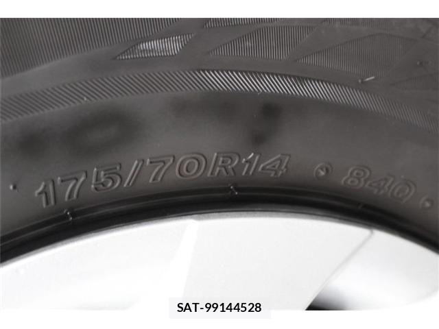 Toyota YARIS 2020-12 7061544-19