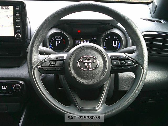 Toyota YARIS 2021-04 7061548-24