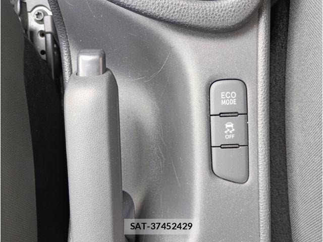 Toyota YARIS 2022-06 7061551-11