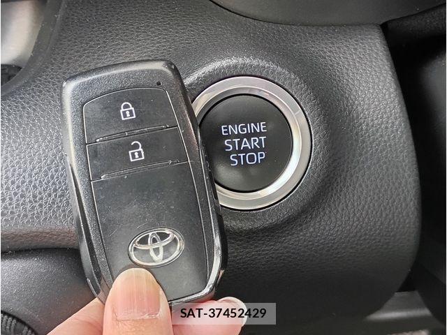 Toyota YARIS 2022-06 7061551-12