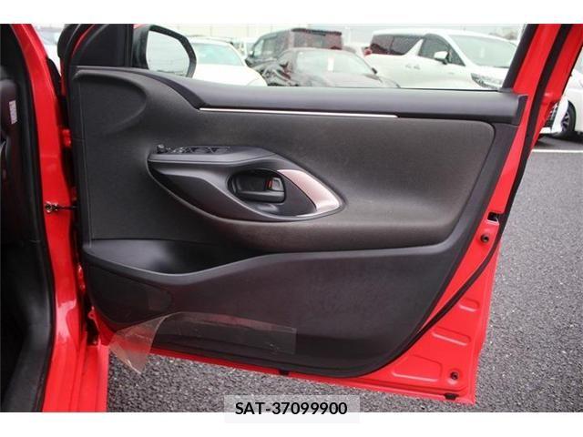 Toyota YARIS 2022-03 7061547-16