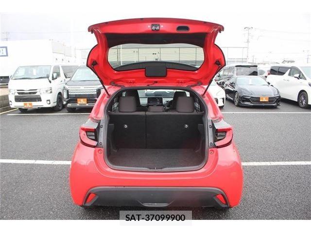 Toyota YARIS 2022-03 7061547-25