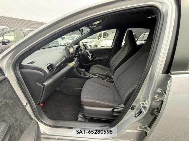 Toyota YARIS 2022-05 7227717-9