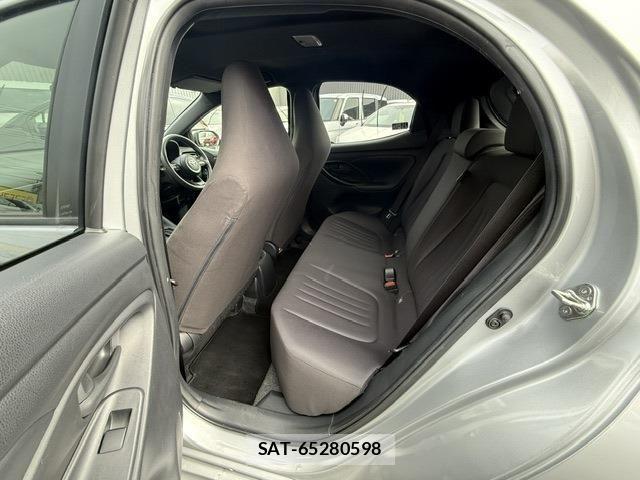Toyota YARIS 2022-05 7227717-10
