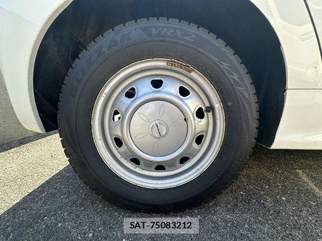 Toyota YARIS 2021-03 7227704-17