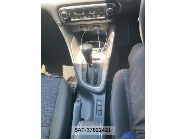 Toyota YARIS 2020-04 7227683-21