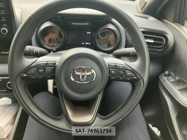 Toyota YARIS 2023-06 7227723-11