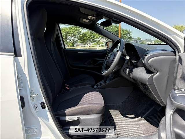 Toyota YARIS 2021-05 7227702-15