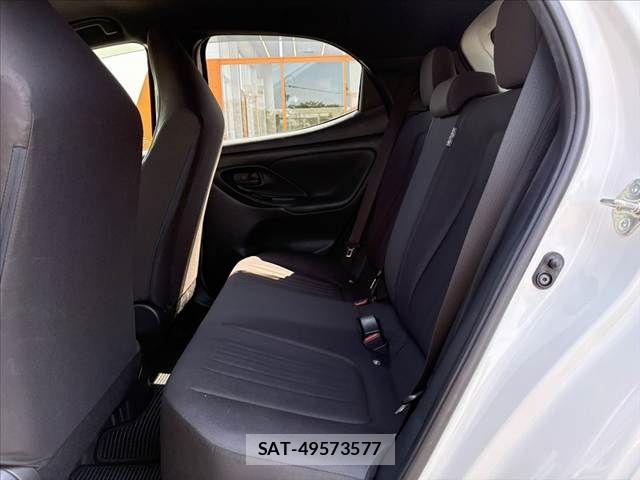 Toyota YARIS 2021-05 7227702-18