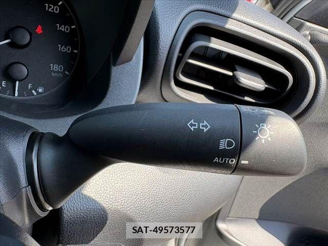 Toyota YARIS 2021-05 7227702-24