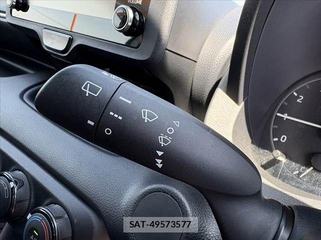 Toyota YARIS 2021-05 7227702-25
