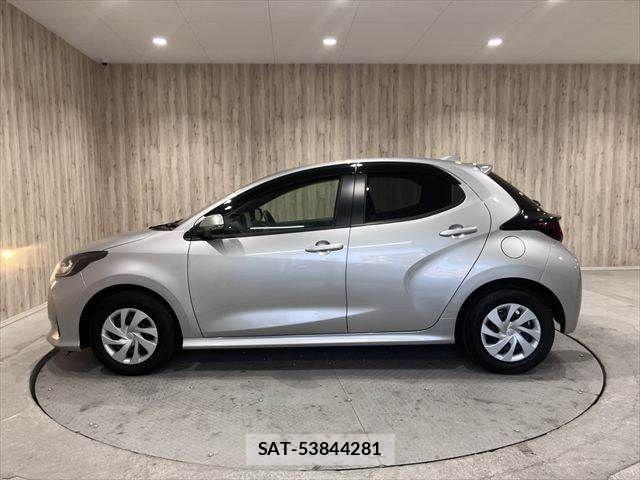 Toyota YARIS 2023-09 7227726-19