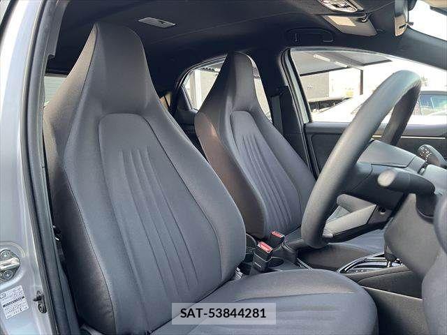 Toyota YARIS 2023-09 7227726-8