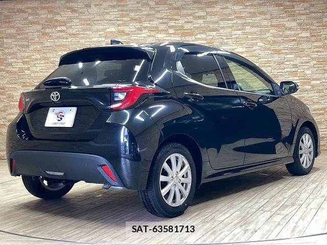 Toyota YARIS 2021-01 7227695-15