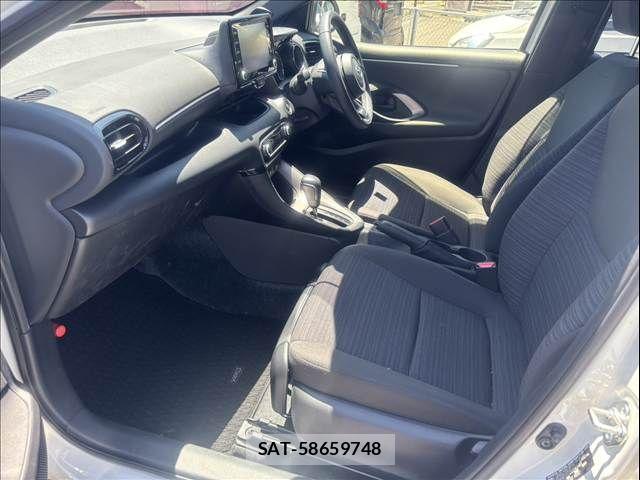 Toyota YARIS 2020-04 7227682-11
