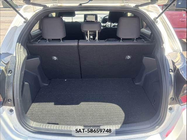 Toyota YARIS 2020-04 7227682-14