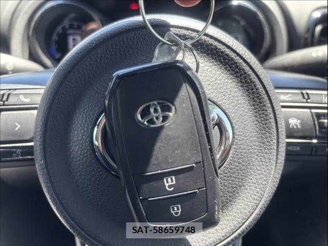 Toyota YARIS 2020-04 7227682-18