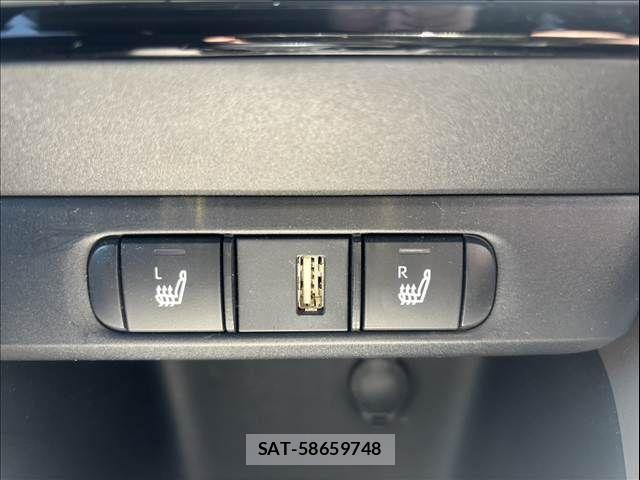 Toyota YARIS 2020-04 7227682-22