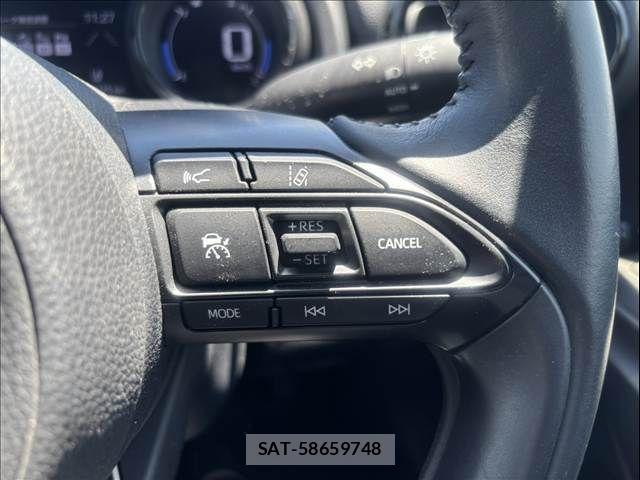 Toyota YARIS 2020-04 7227682-24