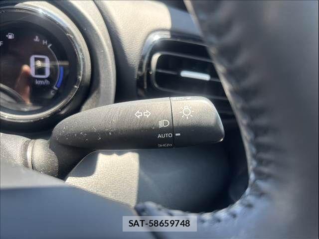 Toyota YARIS 2020-04 7227682-26