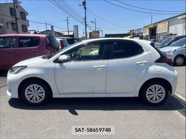 Toyota YARIS 2020-04 7227682-6