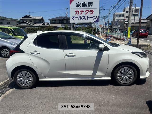 Toyota YARIS 2020-04 7227682-7