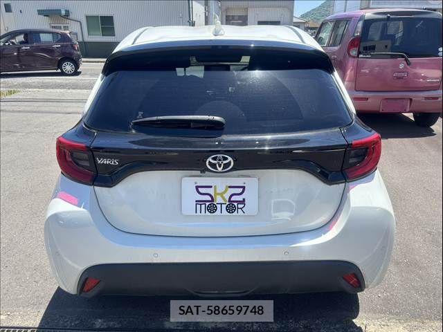 Toyota YARIS 2020-04 7227682-8