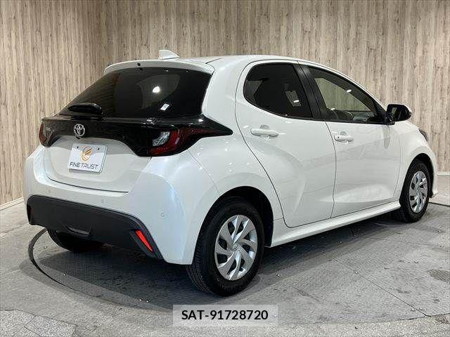 Toyota YARIS 2021-05 7252978-17